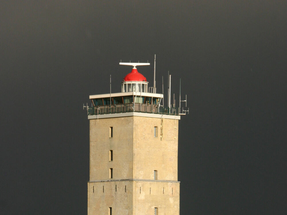 De Brandaris-vuurtoren op Terschelling tegen een donkere luchtstorm