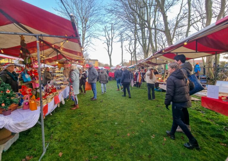 Kerstmarkt West — markt-eten in Terschelling